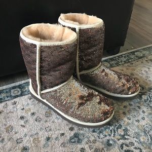 UGG Champagne Sequin Shoe 9 ONLY BEEN WORN TWICE.